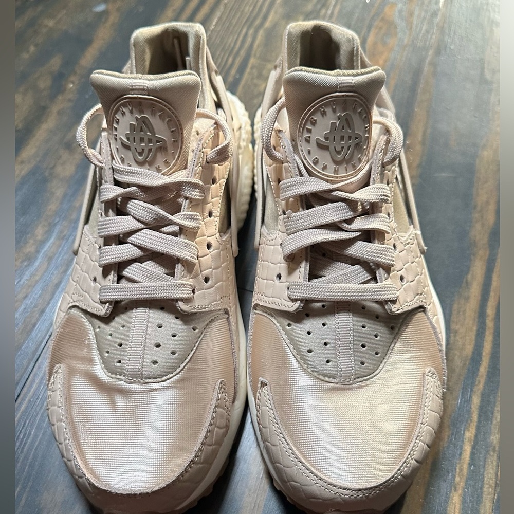 Nike Gold Air Huarache Sneakers Tennis Shoes